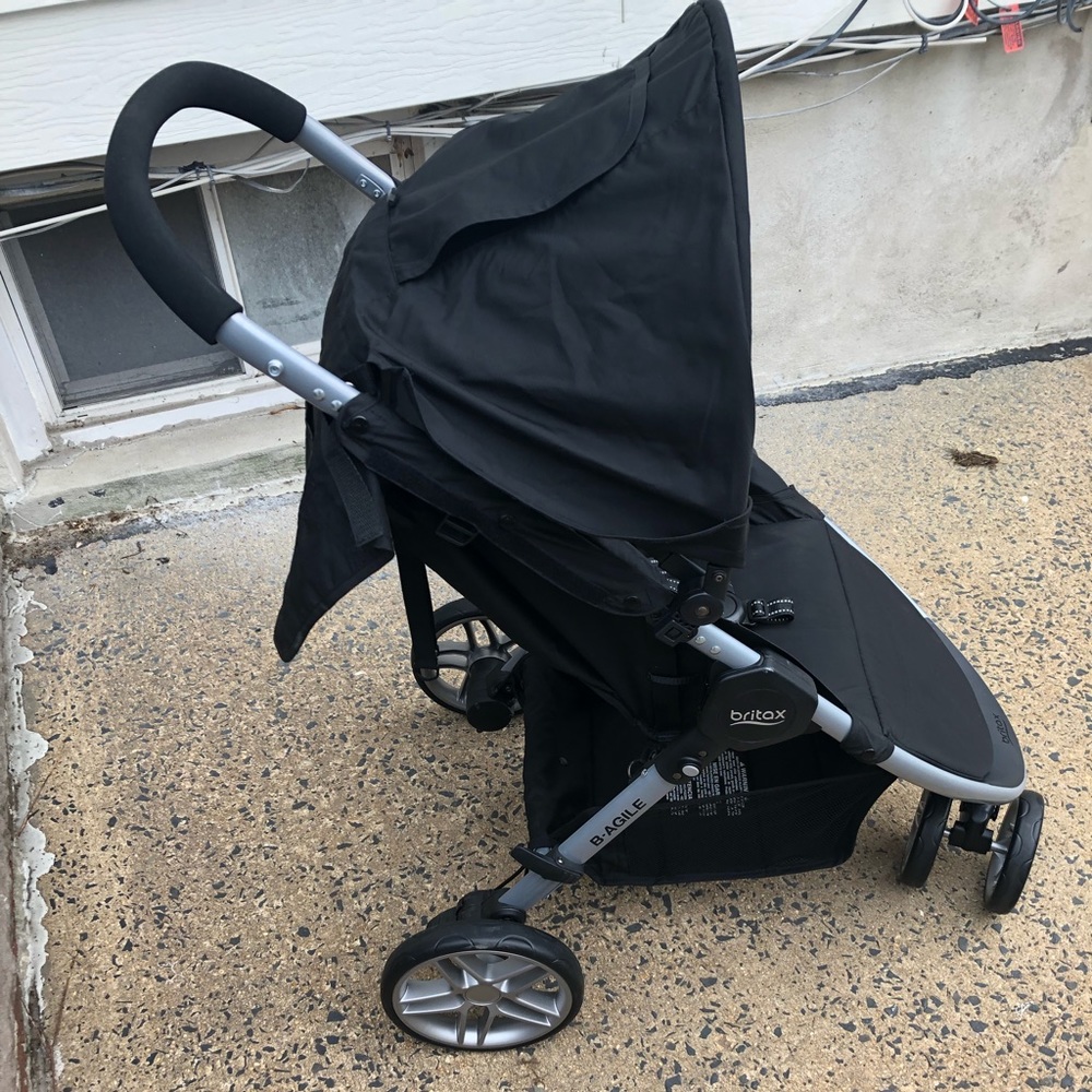 Britax stroller (black). In great condition.